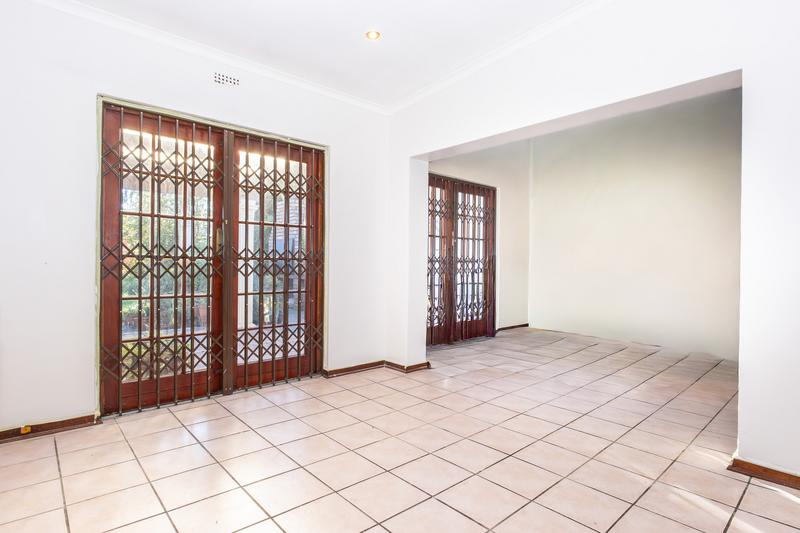 To Let 4 Bedroom Property for Rent in Bergvliet Western Cape